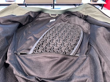 バックプロテクターポケット