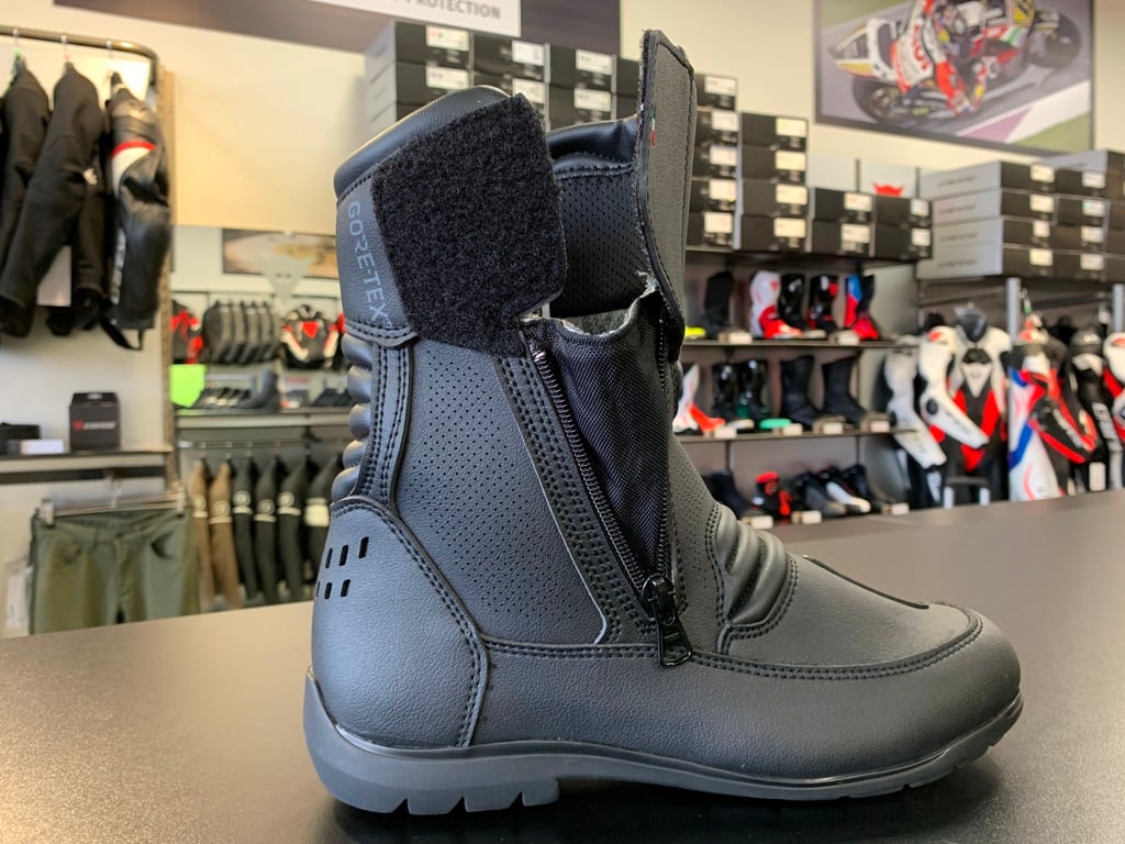正規品／Dainese ライディングブーツ NIGHTHAWK D1 GORE-TEX（R） LOW（001） サイズ：39 ダイネーゼ バイク