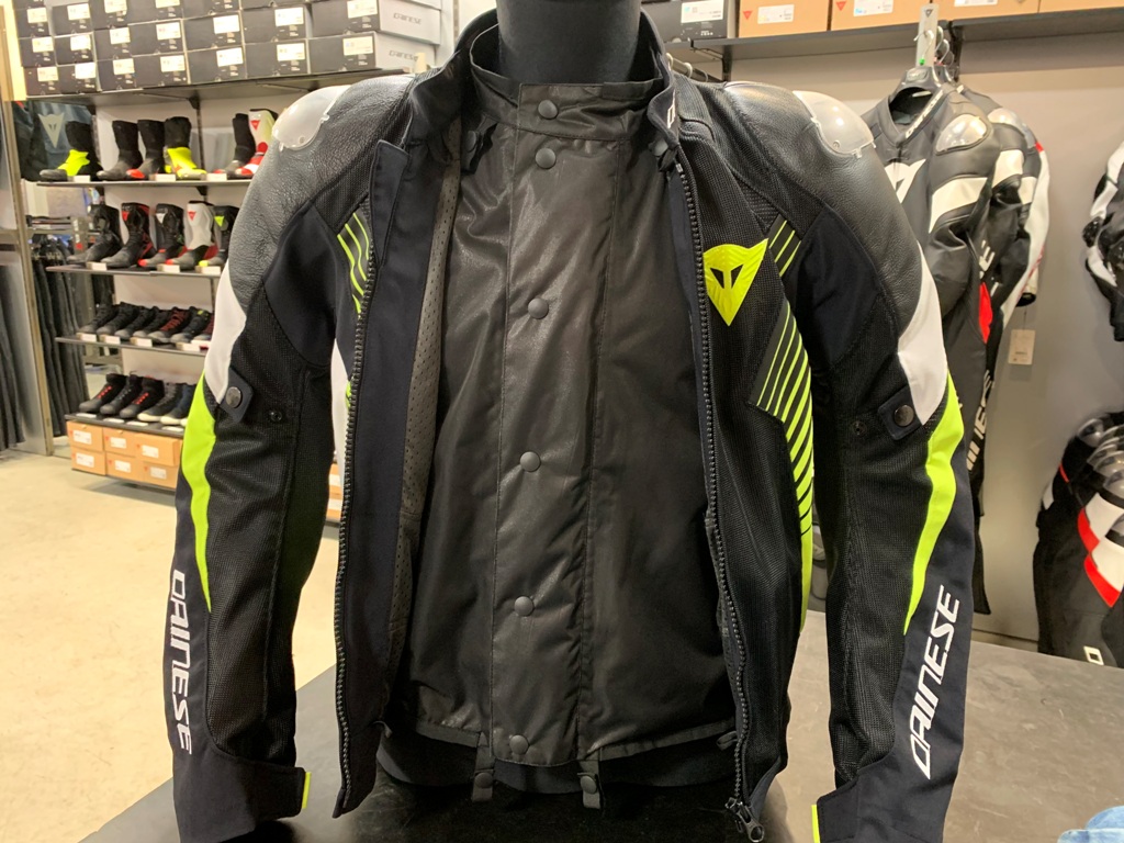 極美品】DAINESE ライディングジャケット 2シーズン 定価66000円 