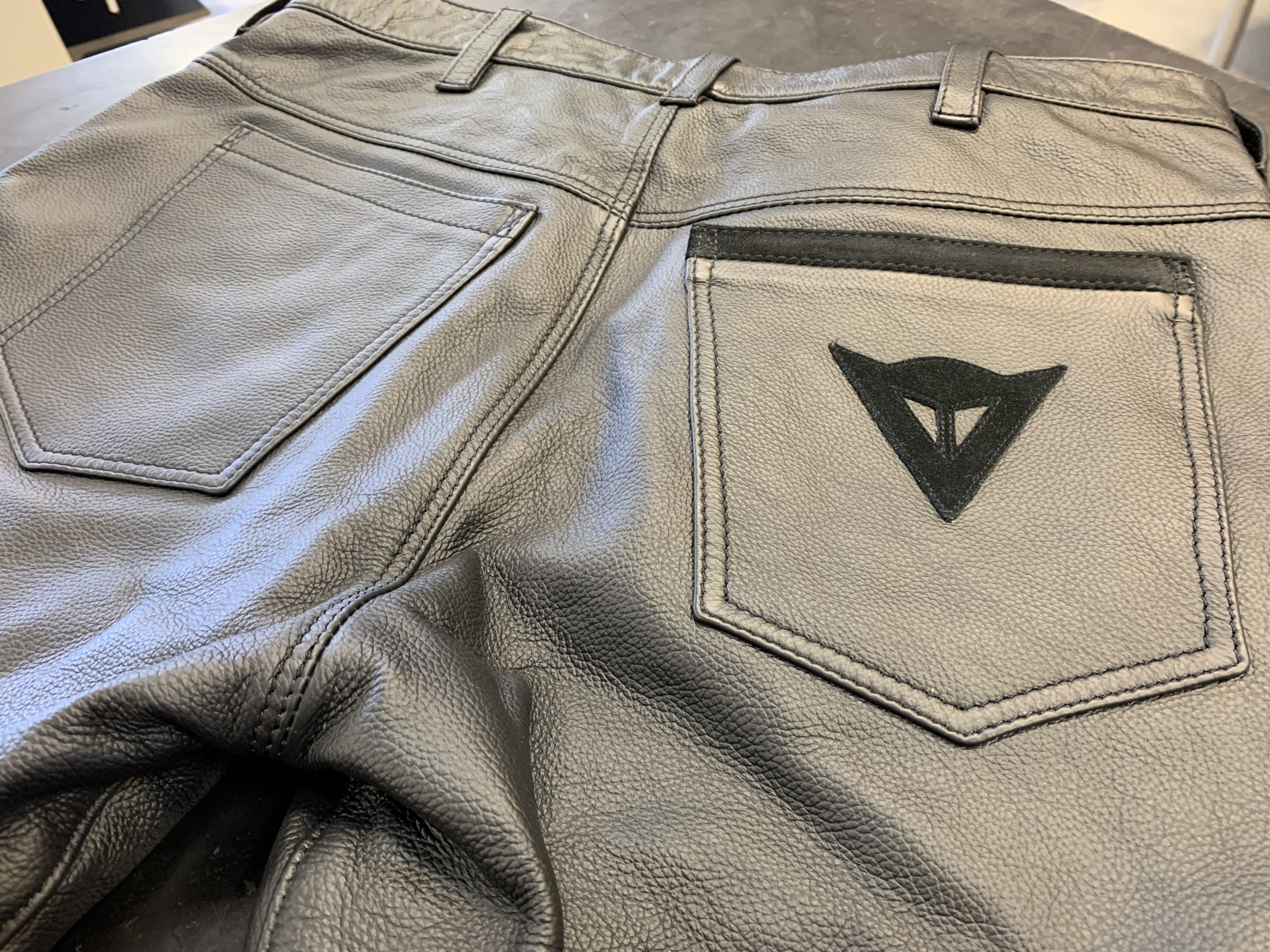 人気のレザーパンツが復活！ご予約受付中です【TROPHY LTD LEATHER PANTS】