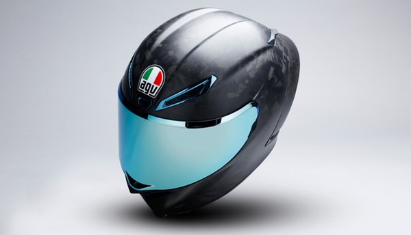 革命的なフォージドカーボンを採用した新作ヘルメットのご紹介！