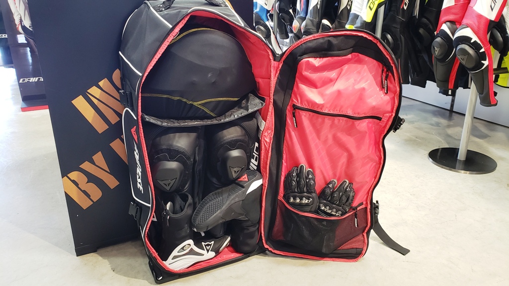 サーキット走行での必須アイテム 『D-RIG WHEELED BAG』 必要な物は