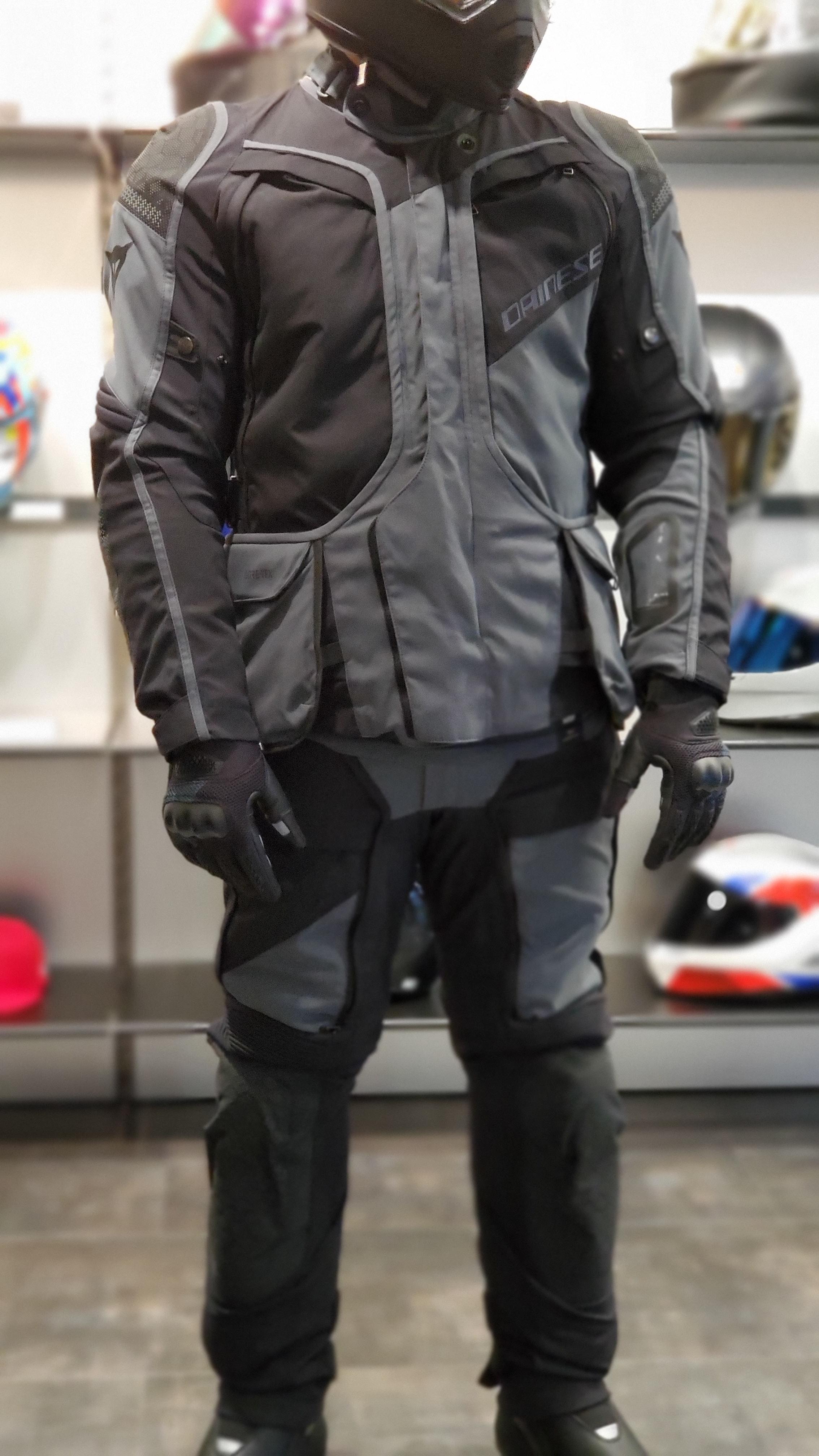 Dainese バイクウェアセット（ジャケット・パンツ・ブーツ） ジャケット、パンツの連結による効果についてご説明します。