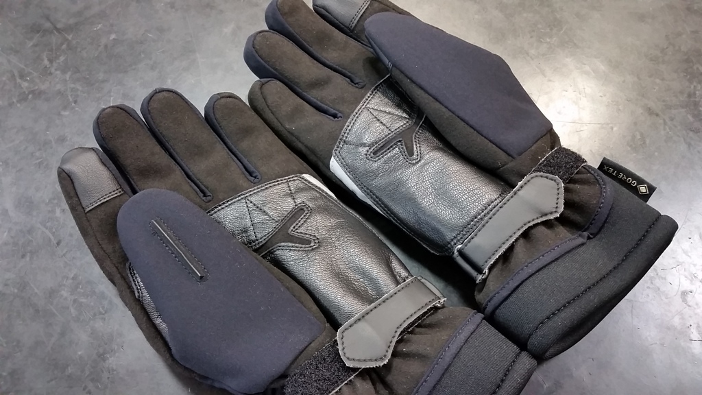 冬ツーリングも快適に『COMO GORE-TEX GLOVES』