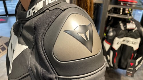 人気レディースジャケットが再入荷致しました