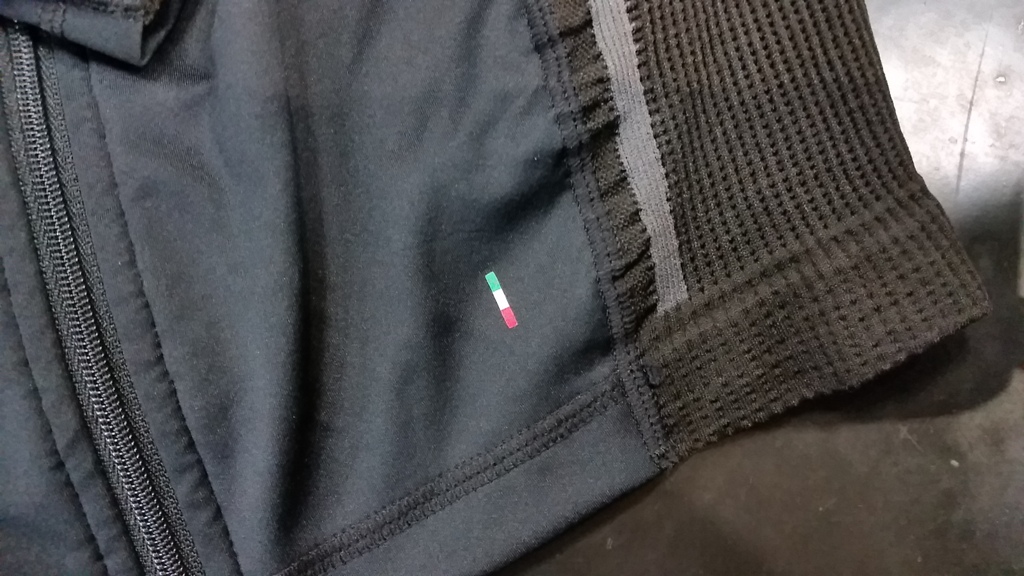 寒さに打ち勝つならインナーから『D-CORE NO WIND THERMO TEE LS』