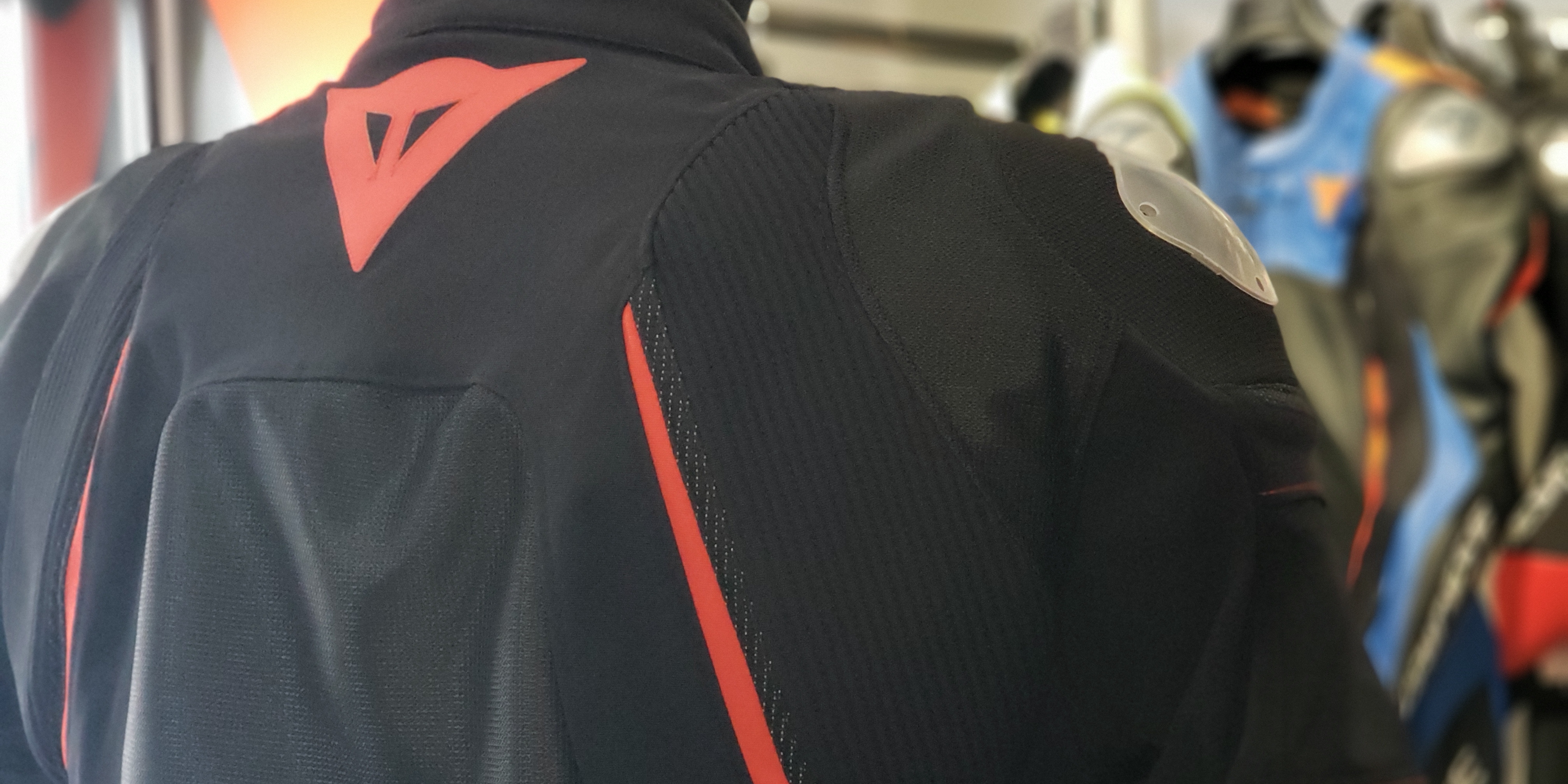 暖かい日にはこれ一着[DINAMICA AIR D-DRY® JACKET]