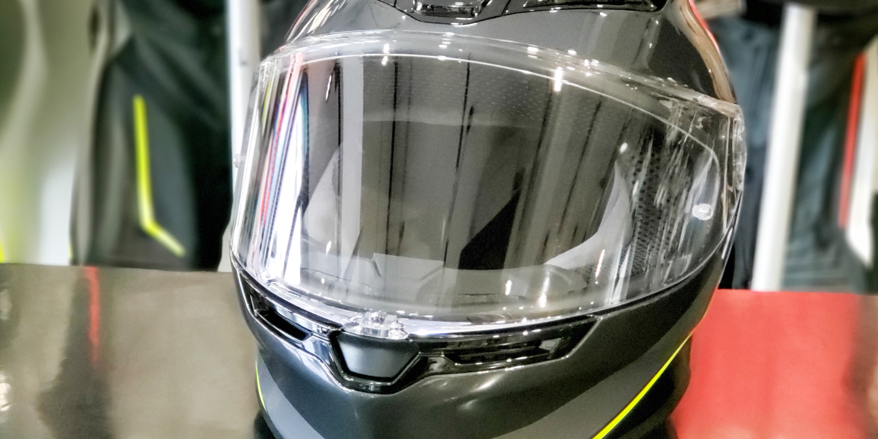 軽量で快適なモデル[AGV K6]