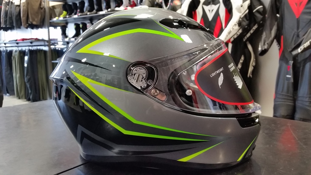 軽量設計のヘルメットK6に新作が登場！