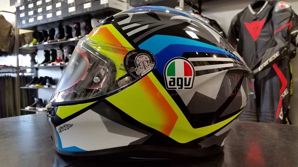 軽量設計のヘルメットK6に新作が登場！