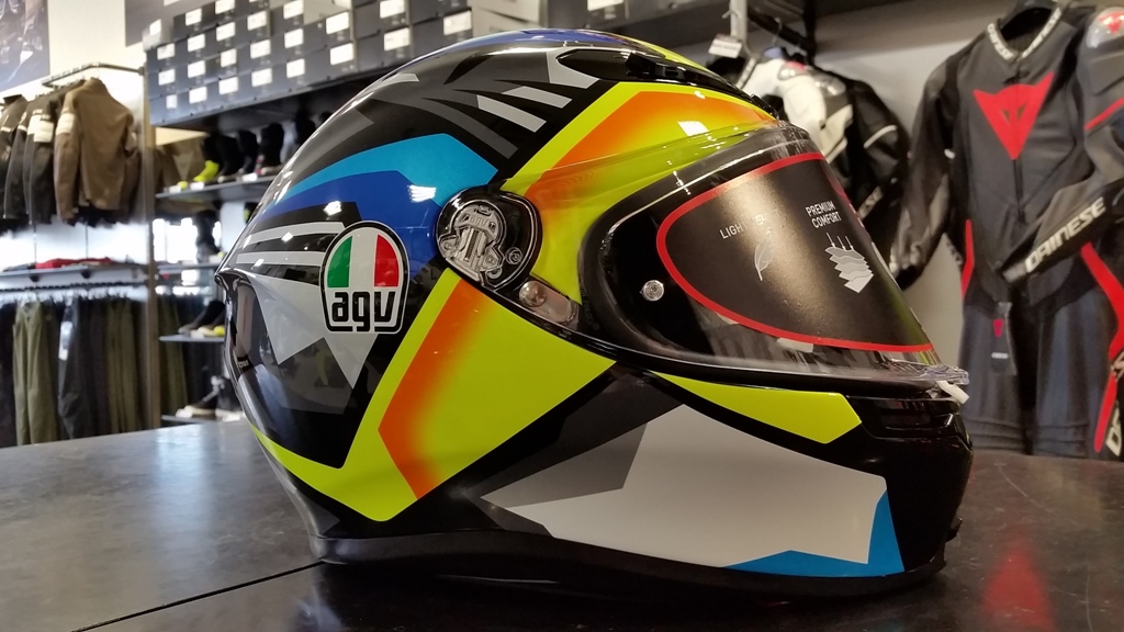 軽量設計のヘルメットK6に新作が登場！