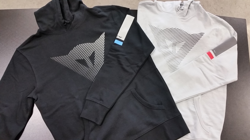 この時期でも着たいパーカー『OUTLINE HOODIE』『FADE HOODIE』