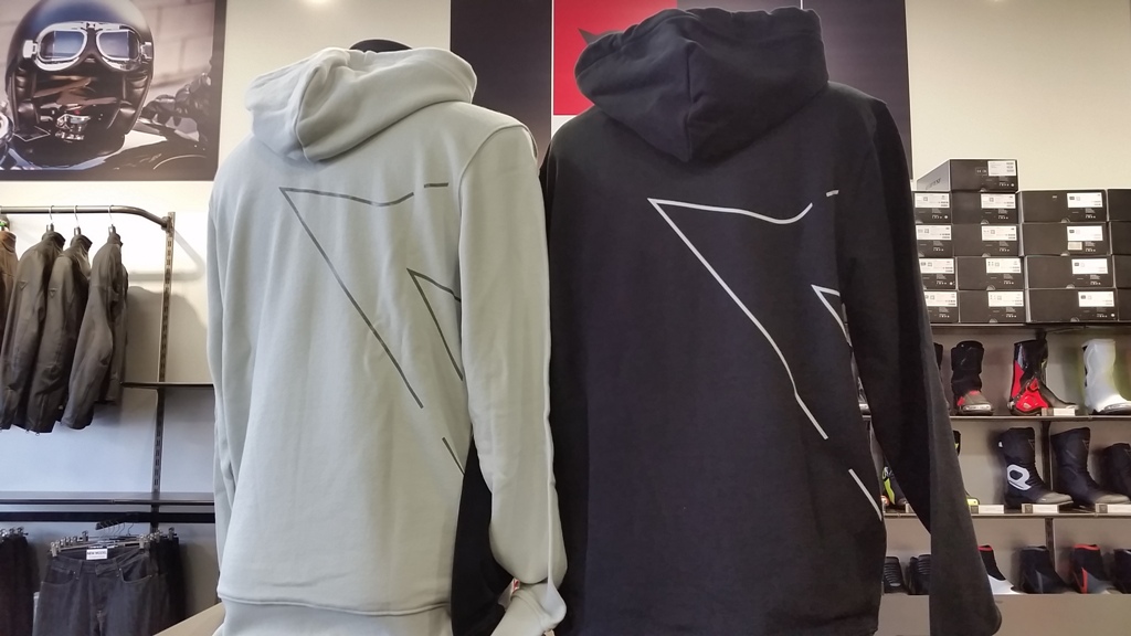 この時期でも着たいパーカー『OUTLINE HOODIE』『FADE HOODIE』