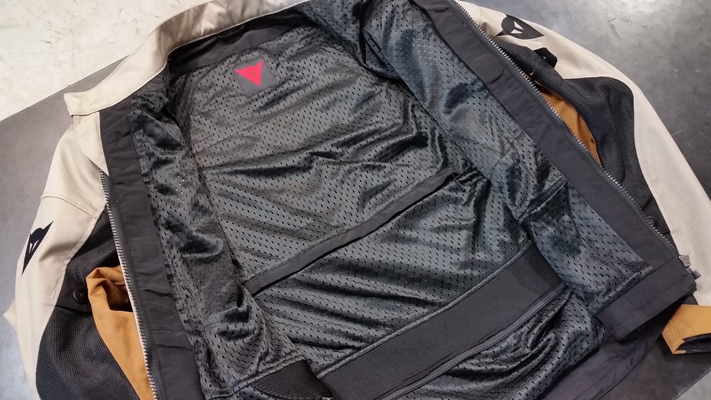 急なスコールにも対応メッシュジャケット『SAURIS 2 D-DRY JACKET』