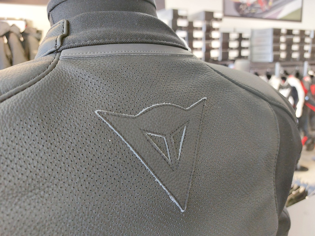 シンプルデザインのスポーツレザージャケット『RAPIDA LADY LEATHER