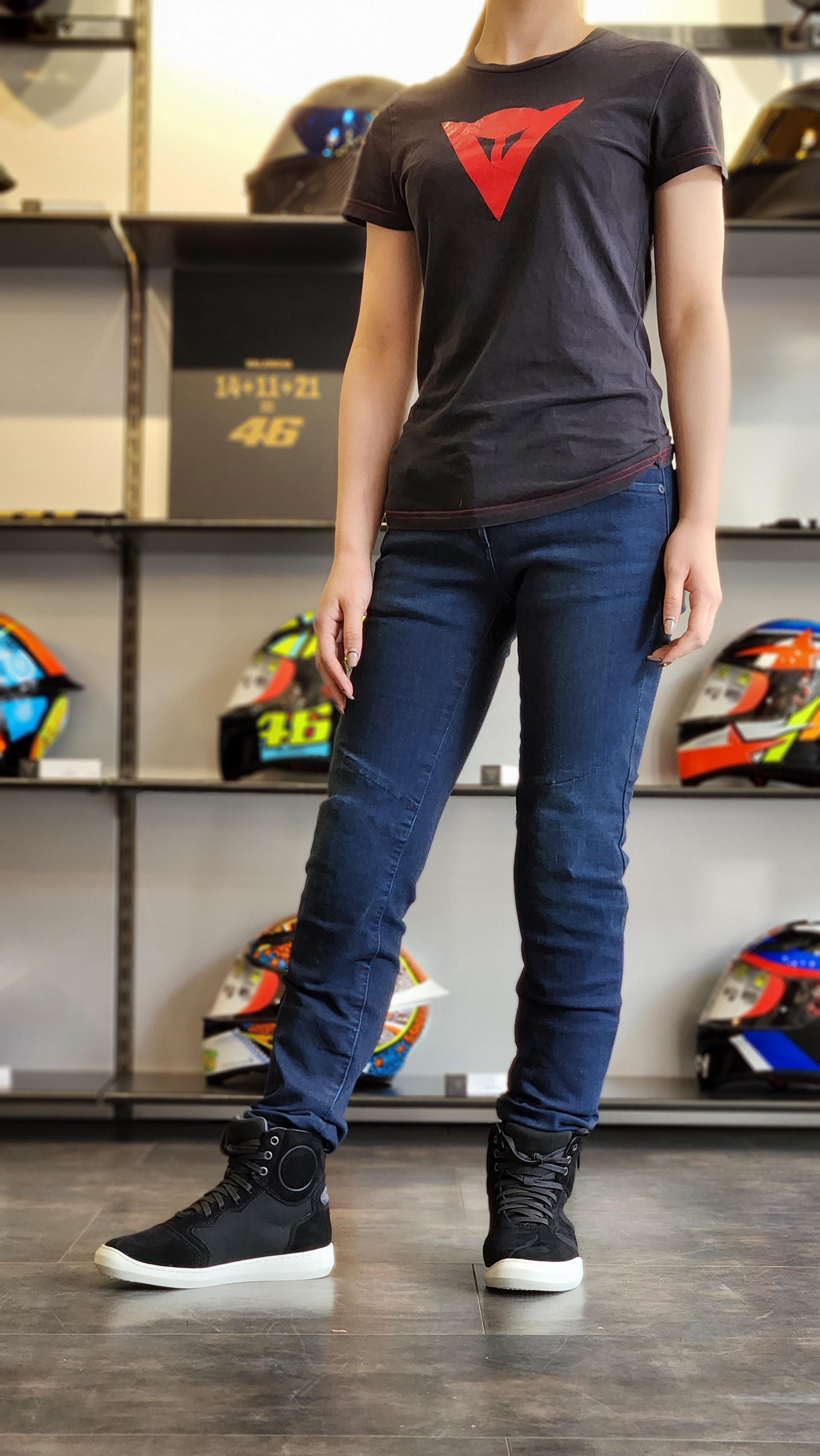 女性ライダーへ快適なフィット感を与える新作スキニージーンズのご紹介