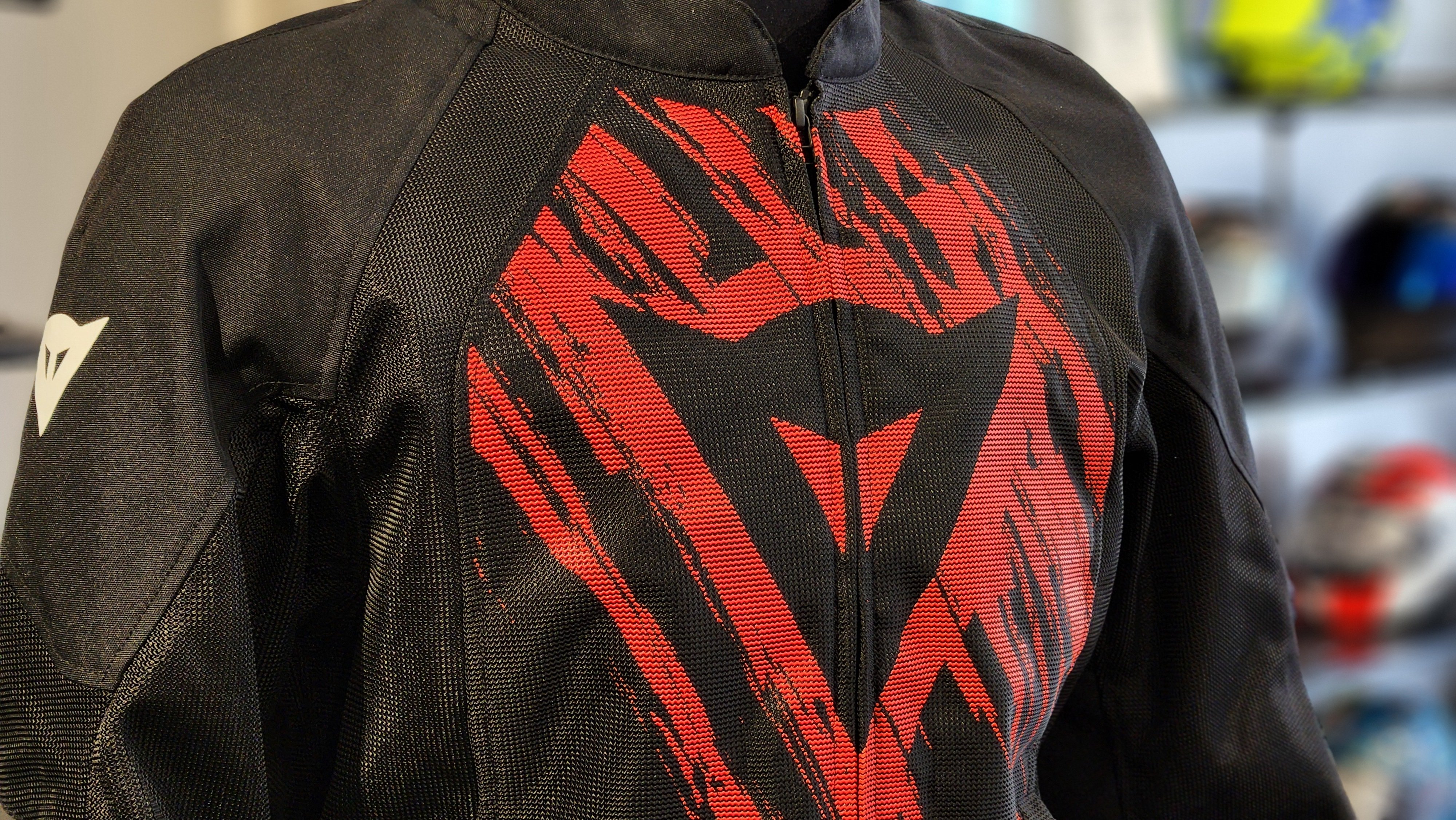 ダイネーゼ　夏用ジャケット 春・夏向け】夏に涼しい！レディース用メッシュジャケット3選紹介