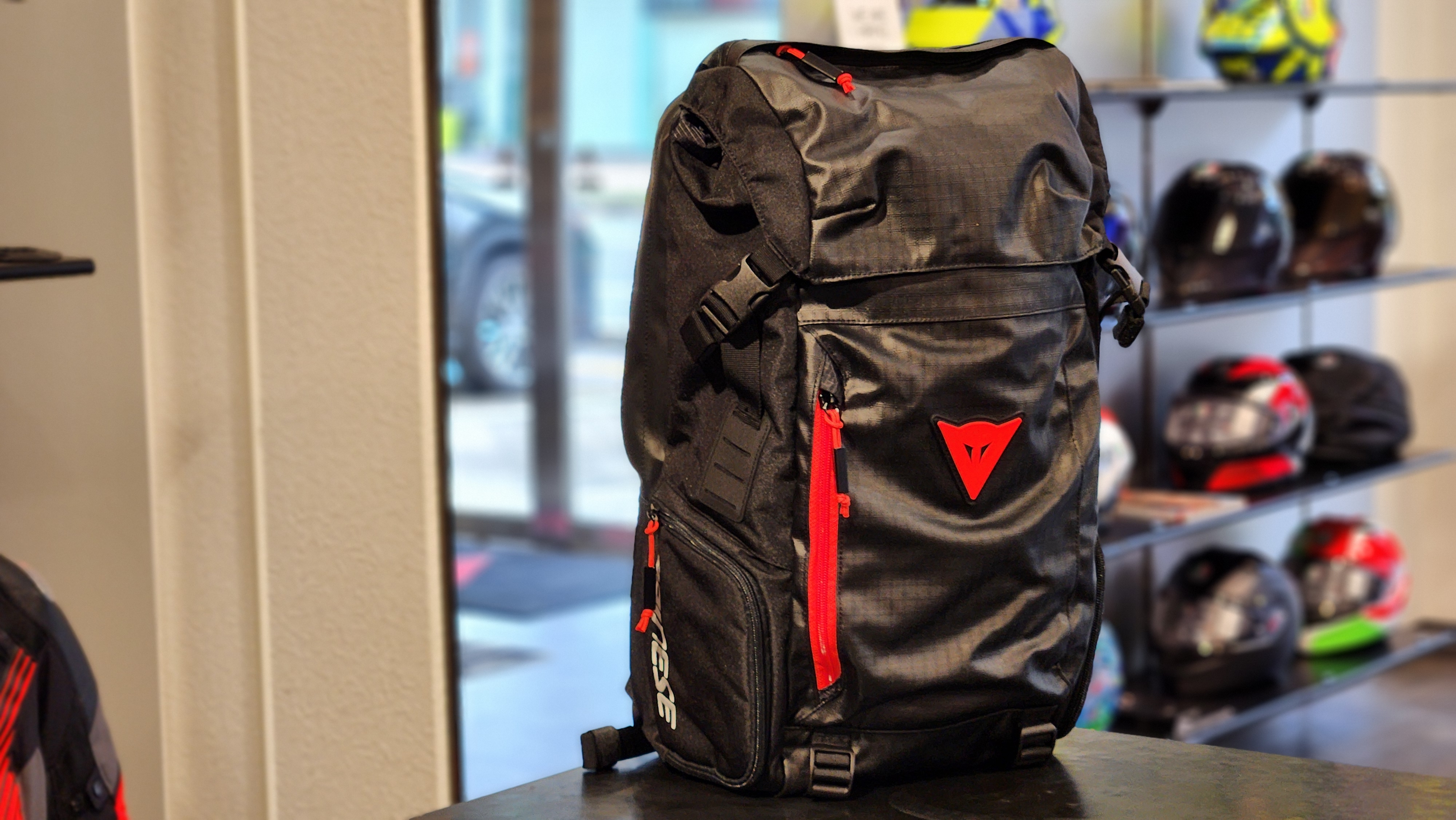 幅広いニーズに対応したコラボレーションバッグ【ダイネーゼ × OGIO】