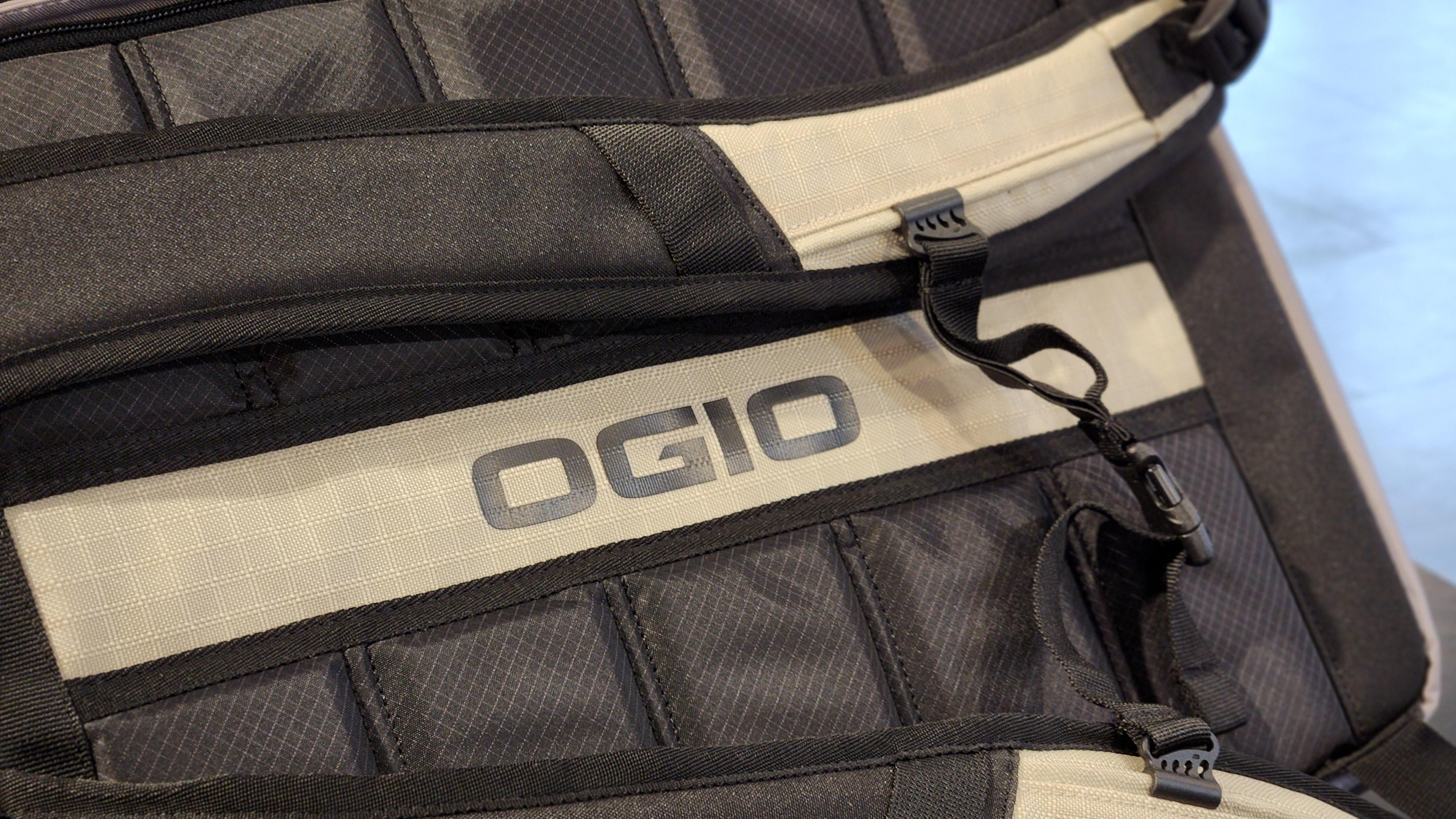 幅広いニーズに対応したコラボレーションバッグ【ダイネーゼ × OGIO】