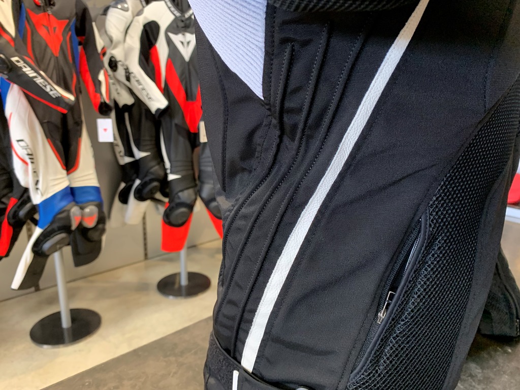 真夏以外も使えます！人気のインナー付きメッシュジャケットのご紹介。