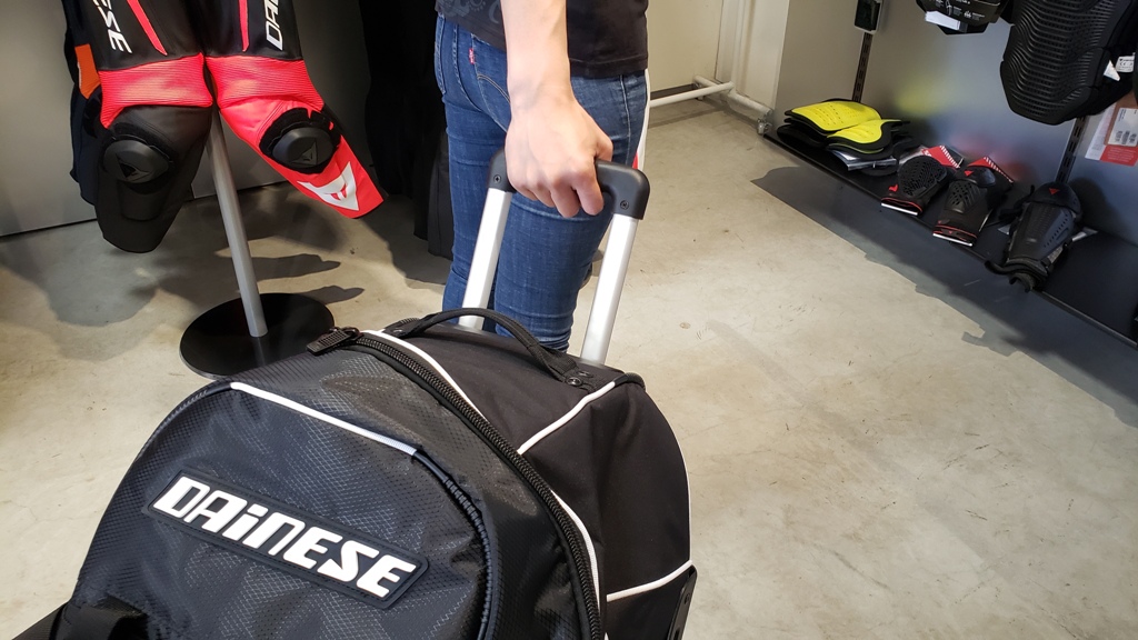 サーキット走行での必須アイテム 『D-RIG WHEELED BAG』 必要な物は