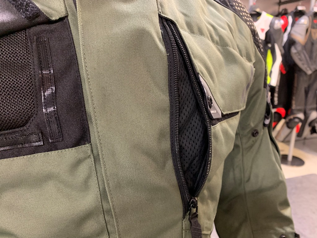 3層構造と新機能充実 新作ジャケット『LADAKH』登場！