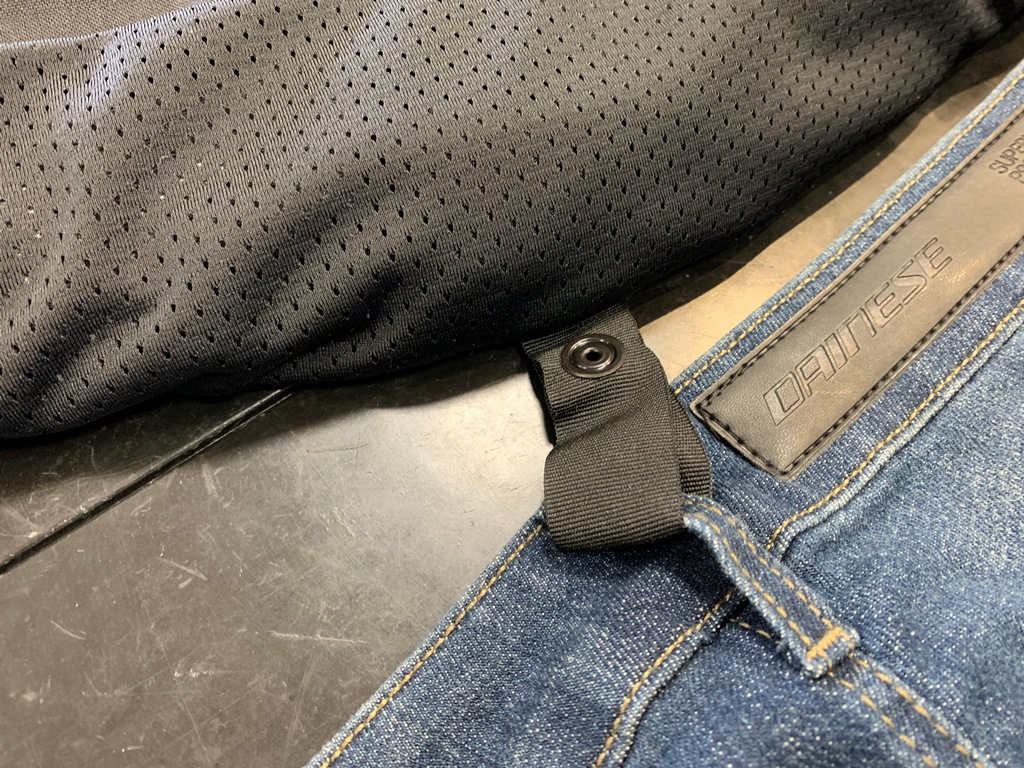 ジャケット、パンツの連結による効果についてご説明します。