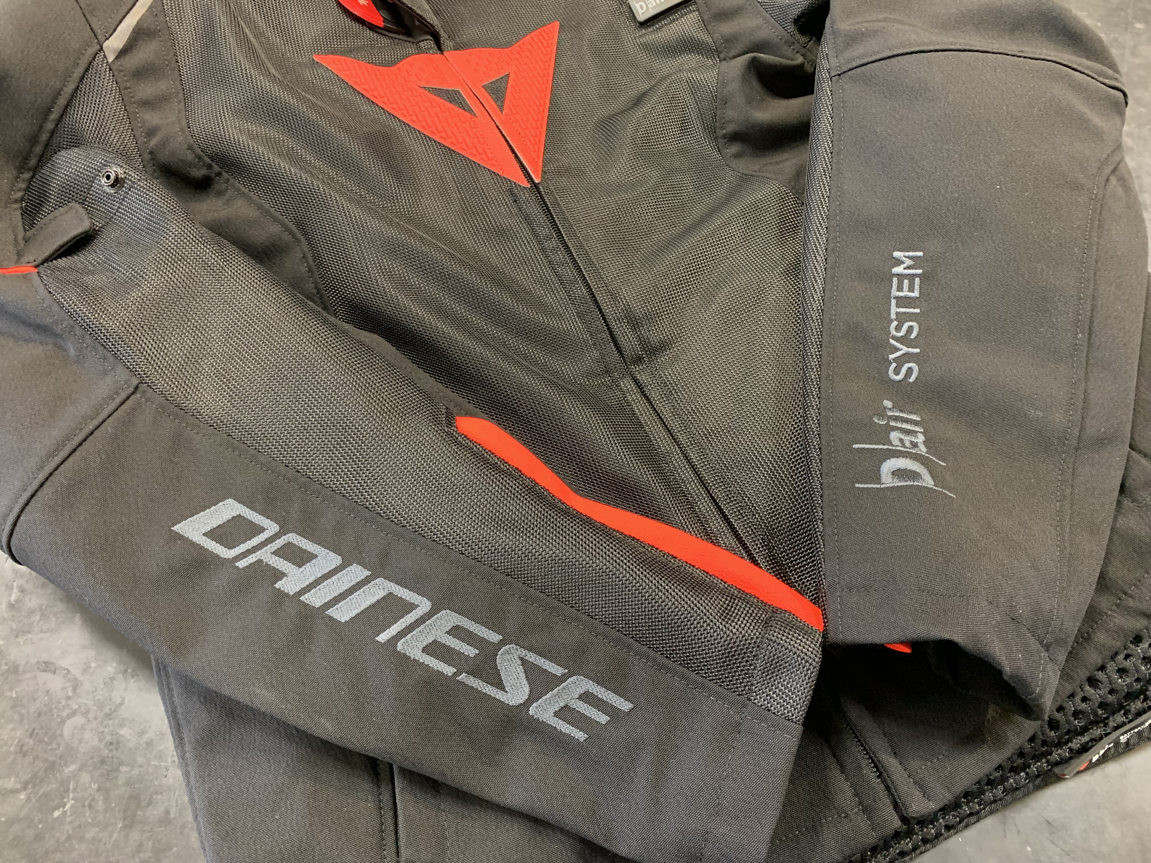 メッシュジャケットとD-airが一つに。【SMART JACKET LS SPORT】が入荷