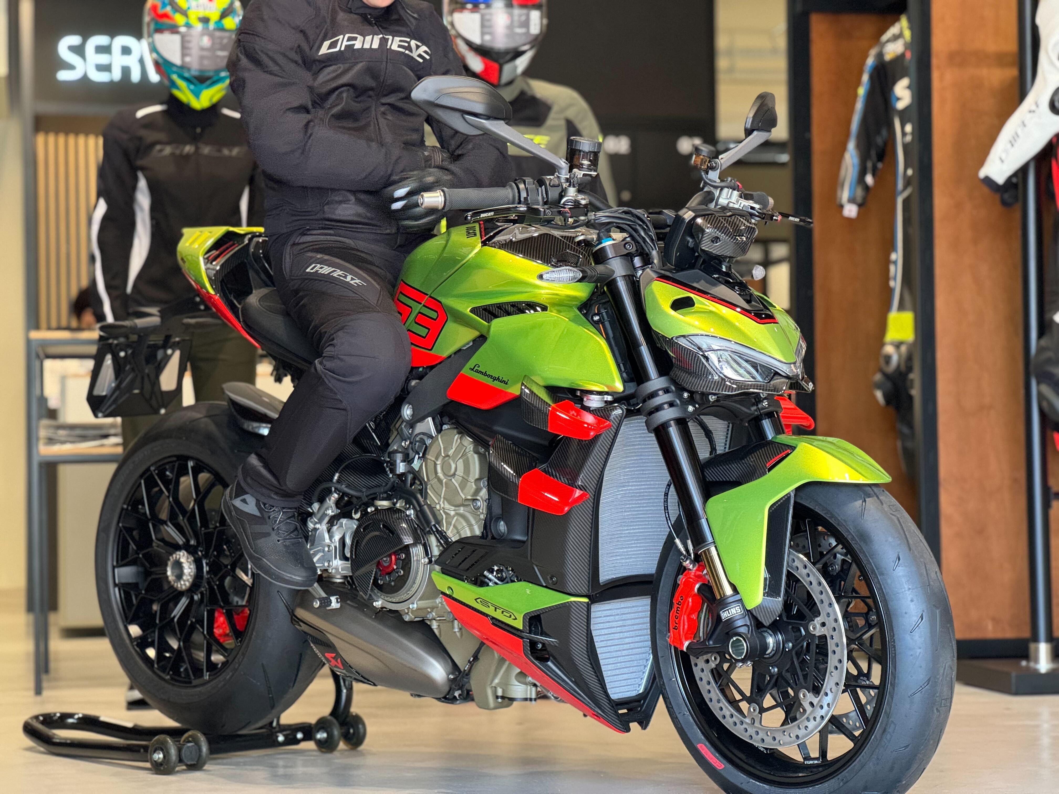 数量限定 新品未使用 正規品DAINESEダイネーゼ スニーカーブーツ27cm motogpモトGPロッシROSSIモンスターエナジーDUCATIデスモ パニガーレ 1回着用⁄中古美品DAINESEダイネーゼ⁄CHEST L2⁄1876040⁄Lサイズ