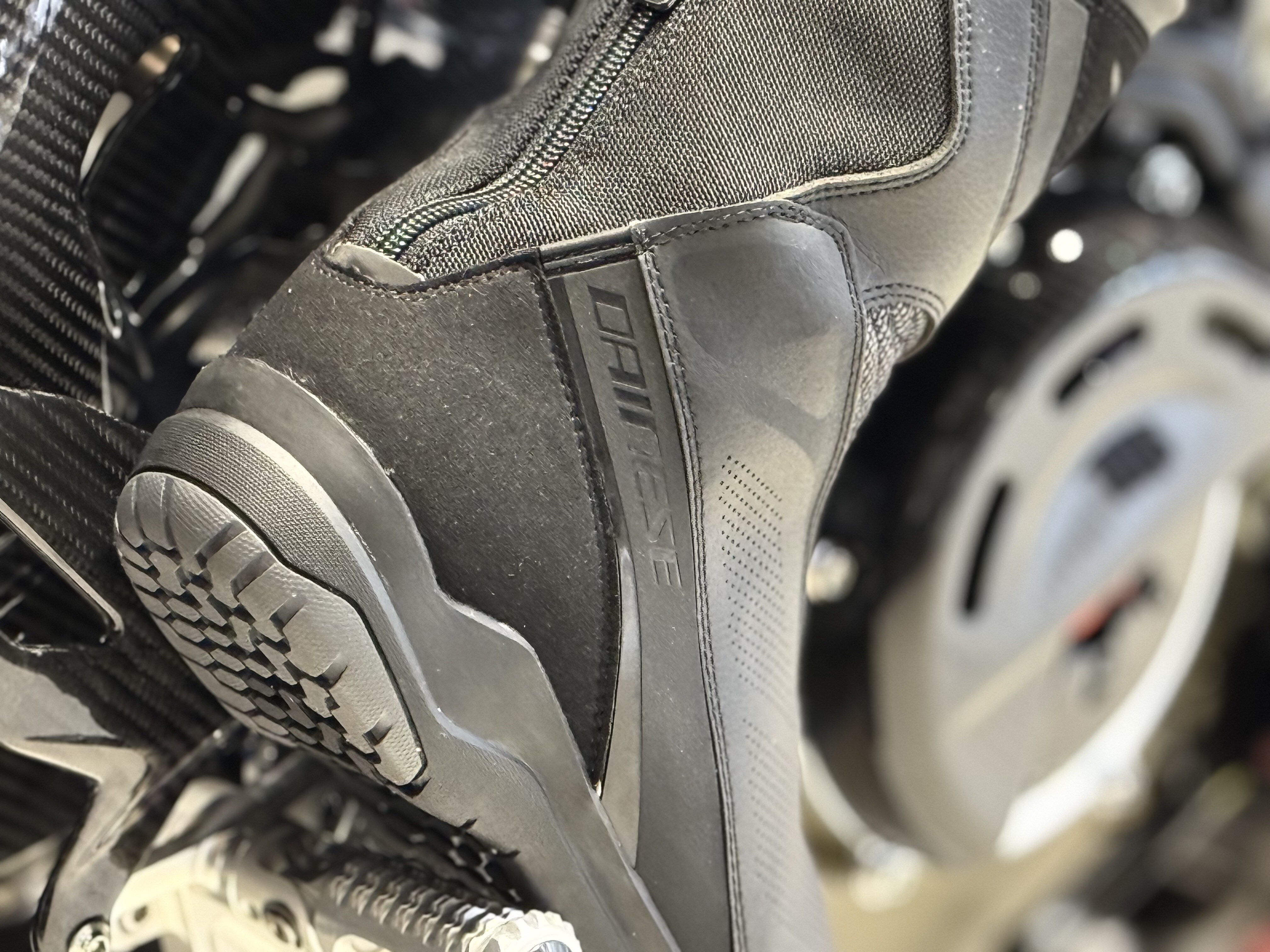 ダイネーゼ BLACKWING GORE-TEX® BOOTS サイズ42 BLACKWING GORE-TEX® BOOTS - ダイネーゼジャパン | Dainese Japan