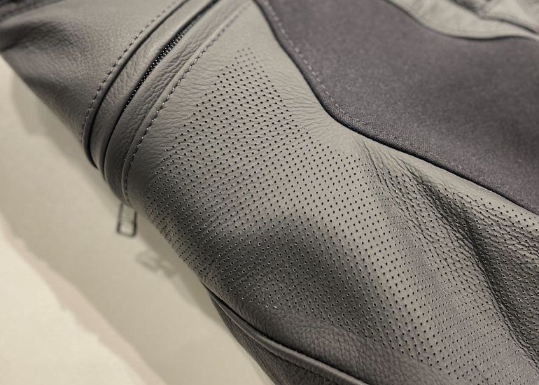 pony3_letherpants (1)