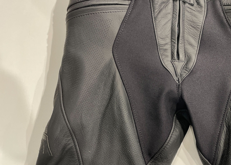 pony3_letherpants (2)