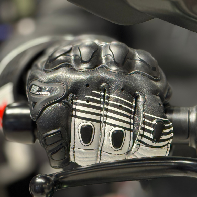 新たな技術をふんだんに取り込んだ新作グローブ“FIERO METAL GLOVES”