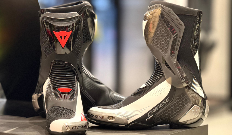 人気のレーシングブーツが待望のフルモデルチェンジ “TORQUE 4”