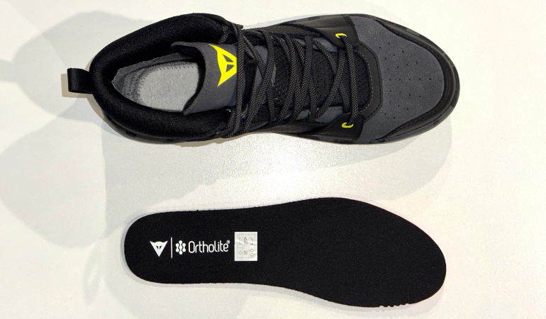 Winterシーズンも活躍中SUBURB D-WP SHOES