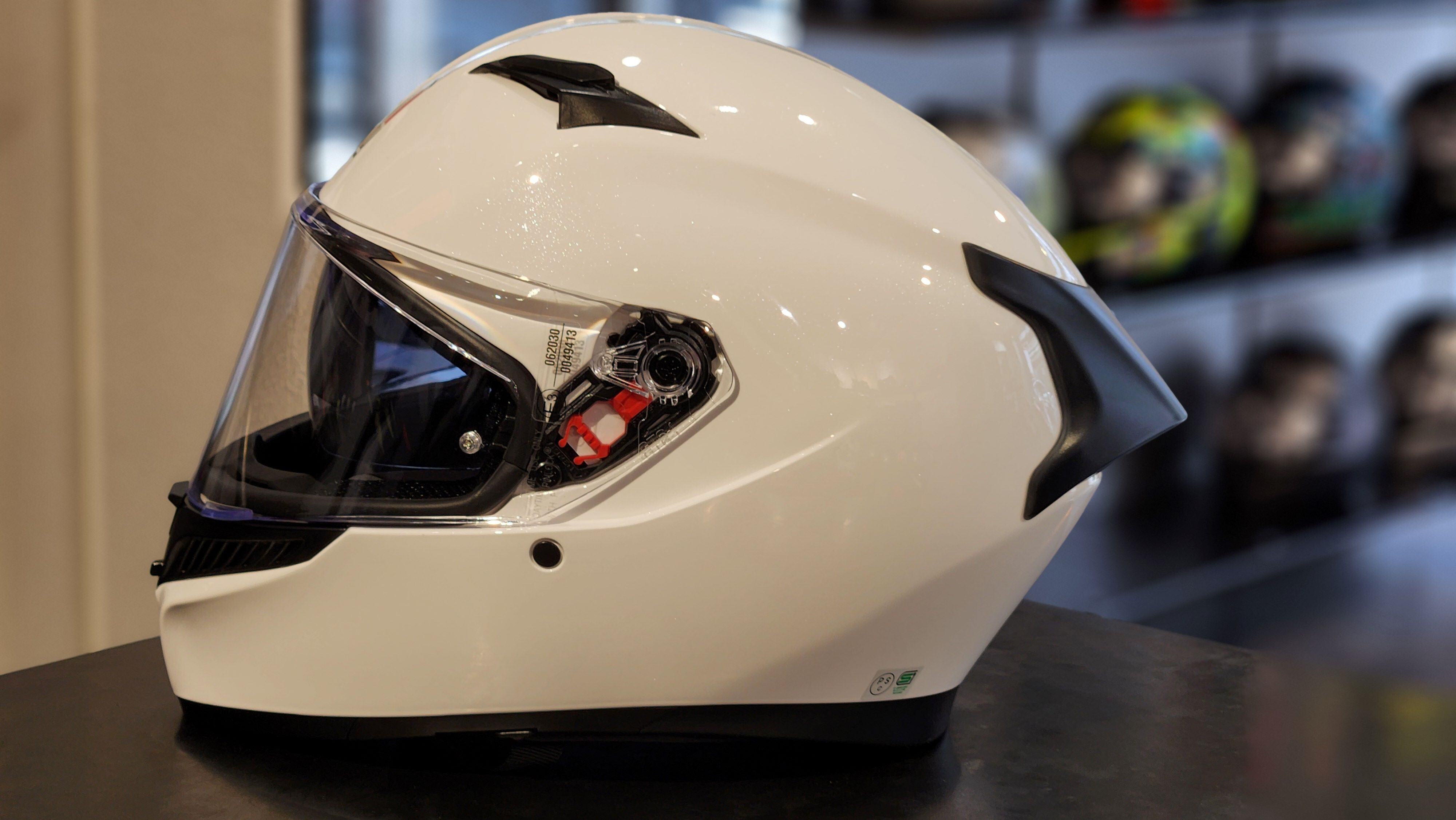 様々なライディングスタイルに対応したAGV最新モデル【K3】