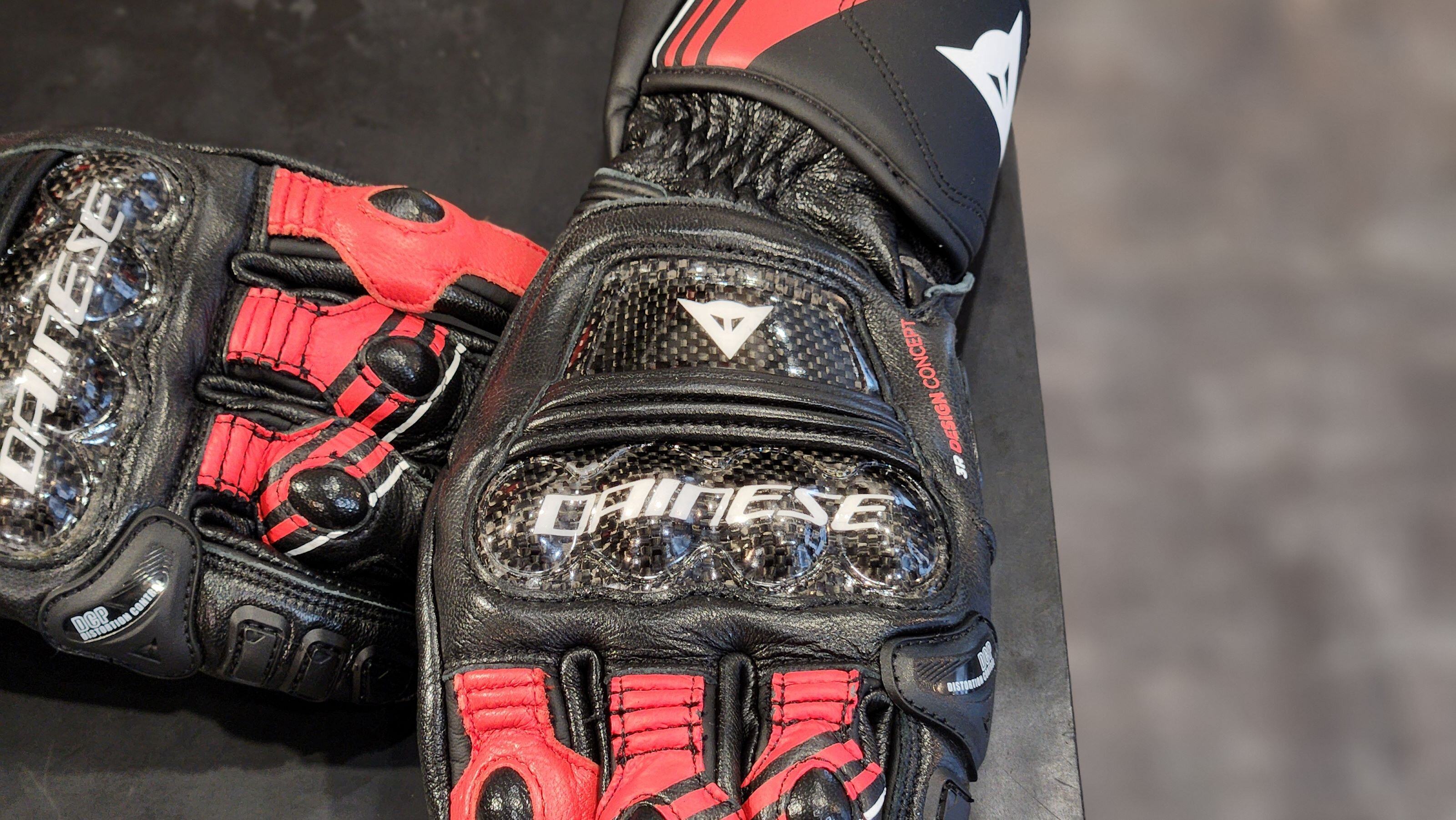 ライダーとバイクとの一体感を高めるレーシンググローブ【DRUID 4】