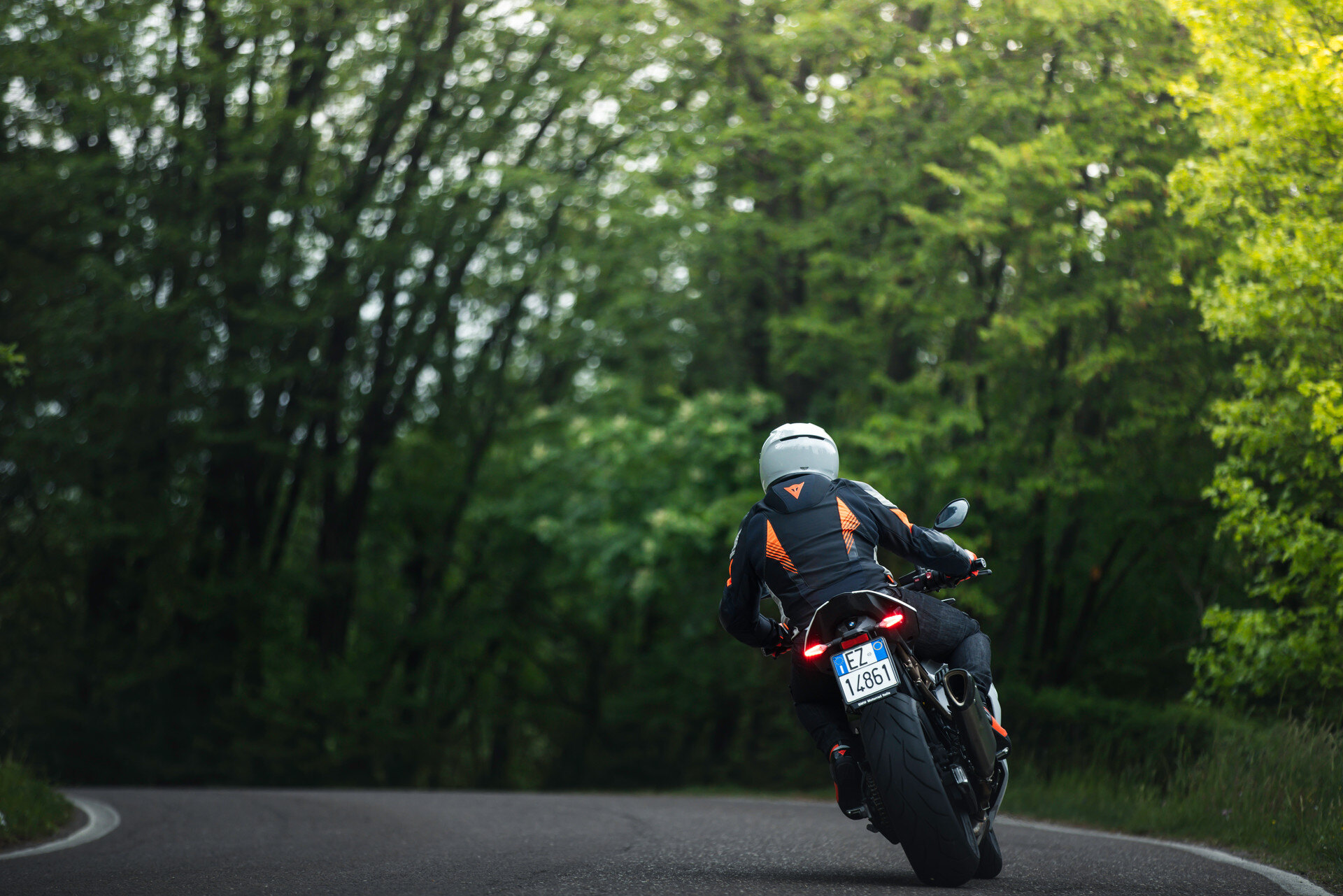 季節を超えて快適に！人気のインナー付きメッシュジャケットをまとめて