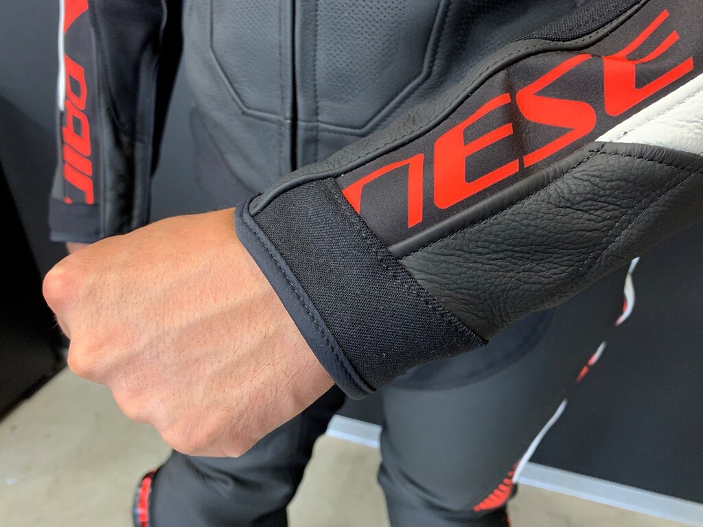 トップモデルのレザージャケット【SUPER SPEED 4】にこの時期には