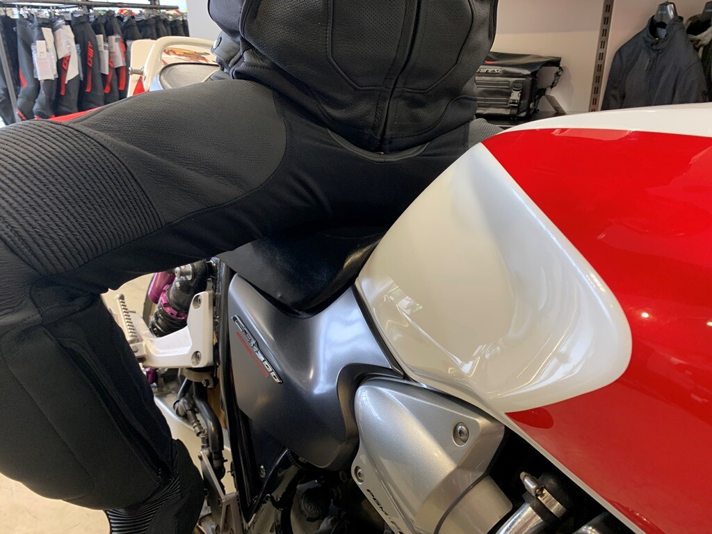 トップモデルのレザージャケット【SUPER SPEED 4】にこの時期には