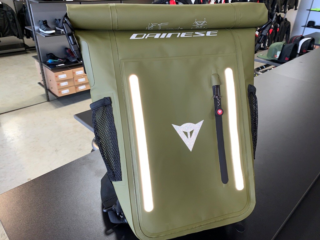 急な雨でも安心なバックパック【EXPLORER WP BACKPACK 15L 】