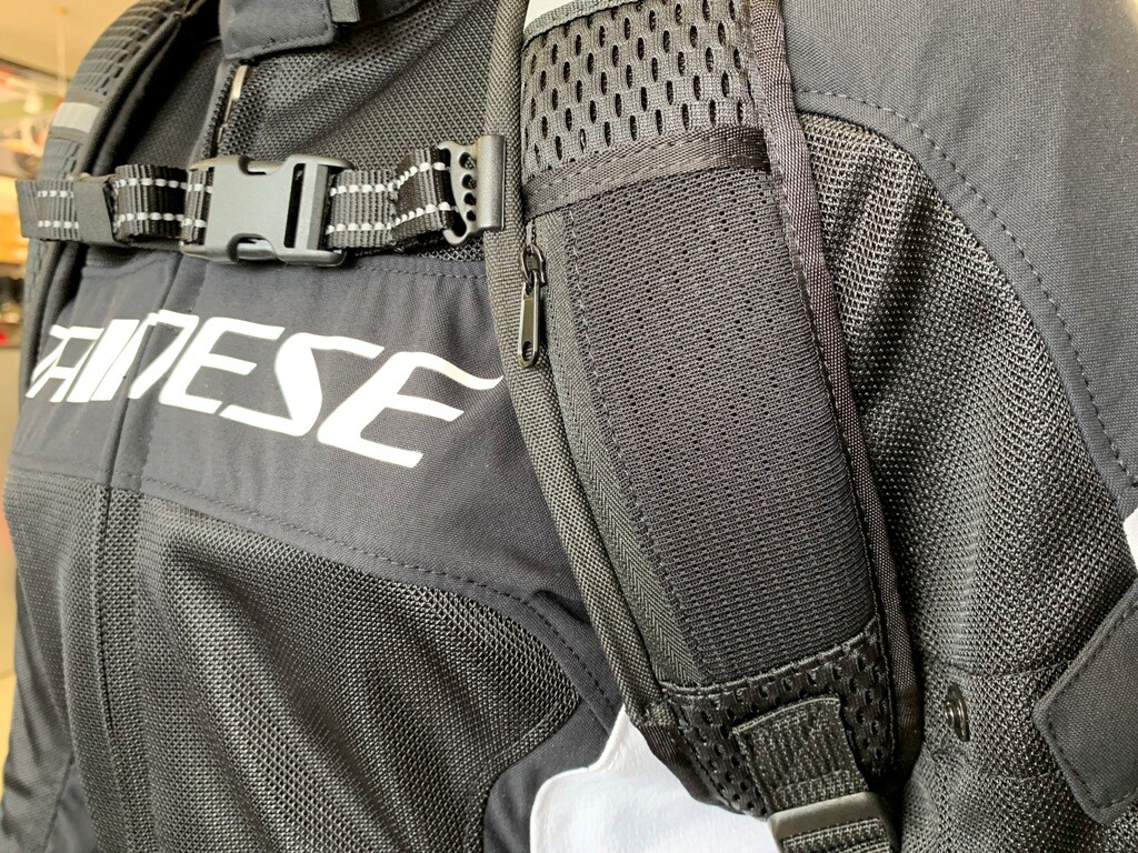 急な雨でも安心なバックパック【EXPLORER WP BACKPACK 15L 】