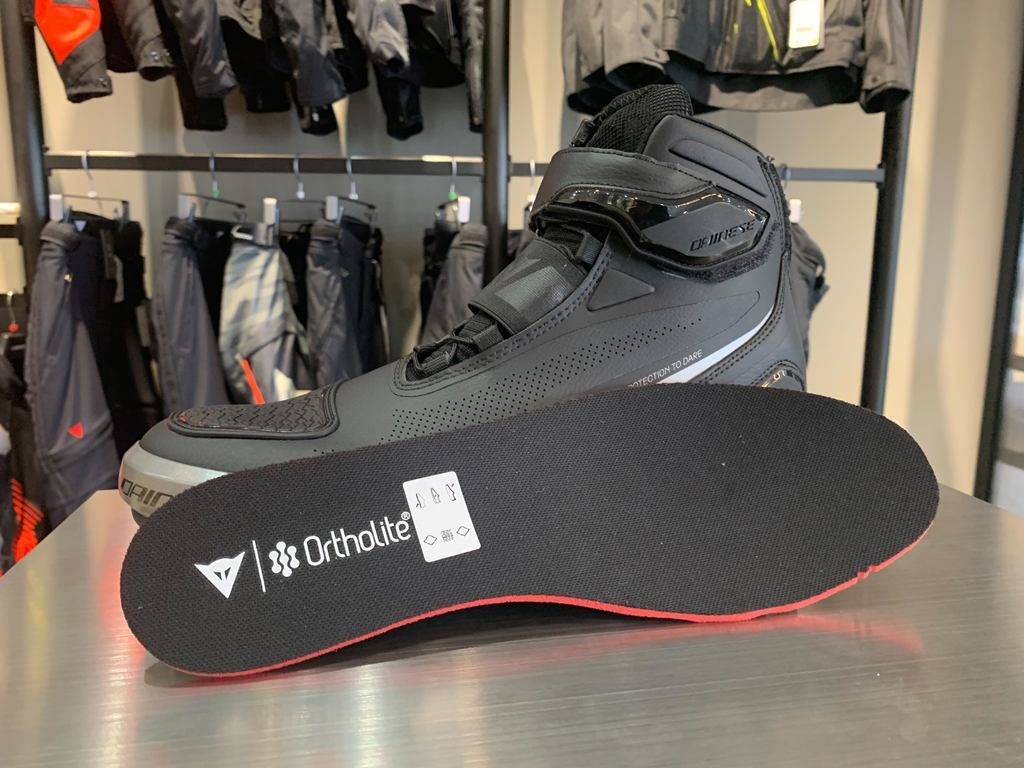 Dainese シューズ　27センチ スタイリッシュに走る！ダイネーゼ新作シューズの特徴ポイント