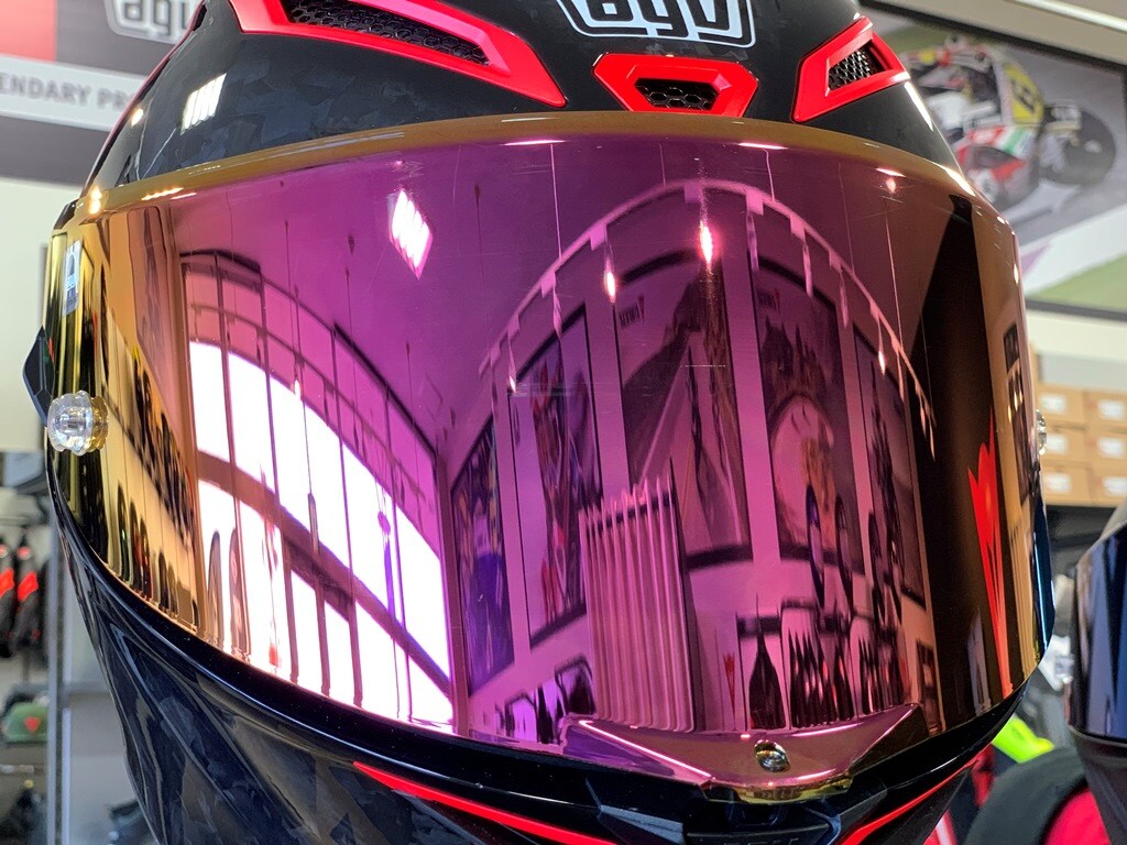 MotoGPライダーも愛用するAGV最高峰モデル【PISTA GP RR】