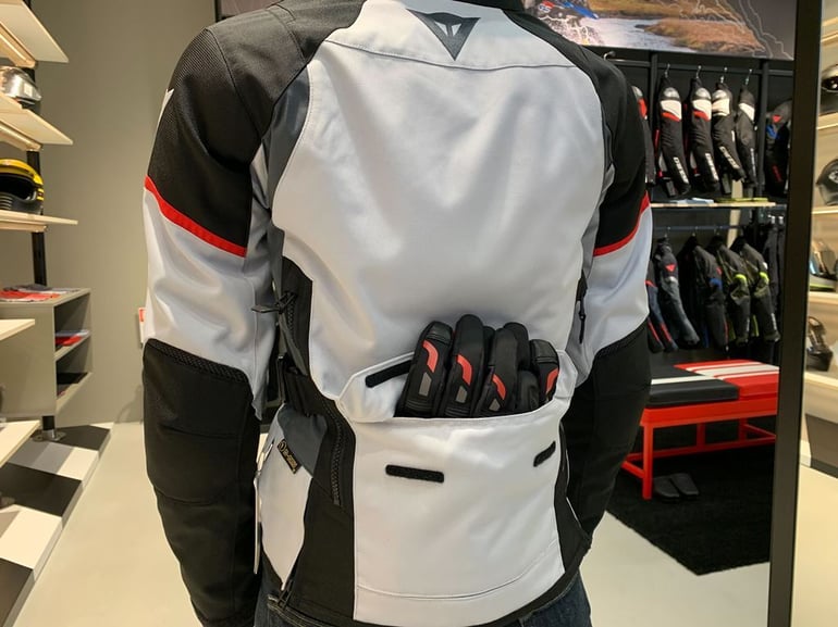 TEMPEST 3 D-Dry LADY JACKET背面ポケット