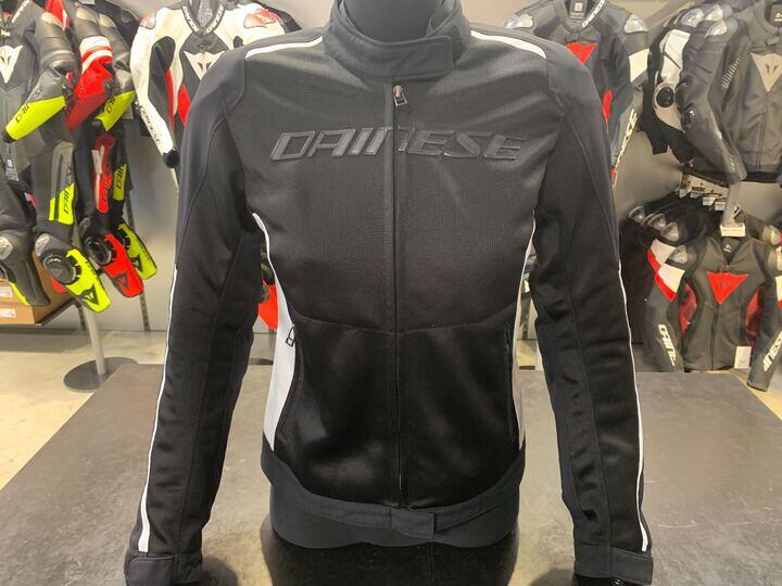 夏の急な天候変化に最適【HYDRAFLUX 2 AIR LADY D-Dry® JACKET】