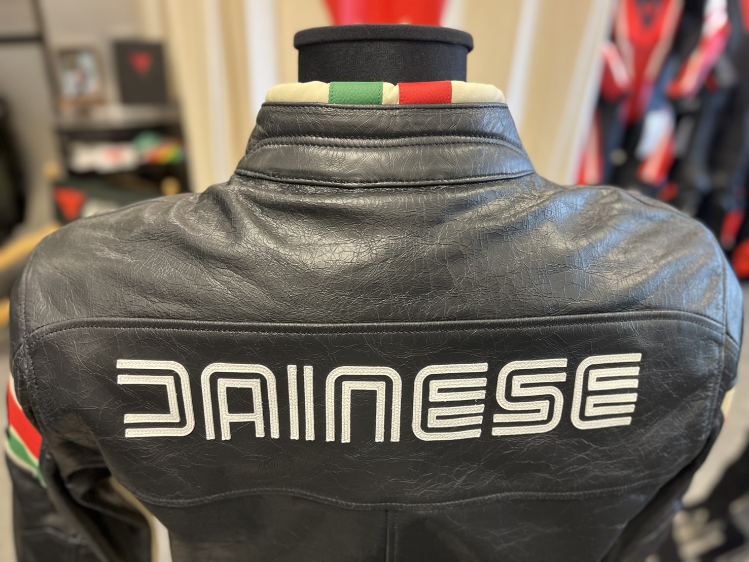 情熱のイタリアントリコロール！『HF D1 LEATHER JACKET』に待望の新色