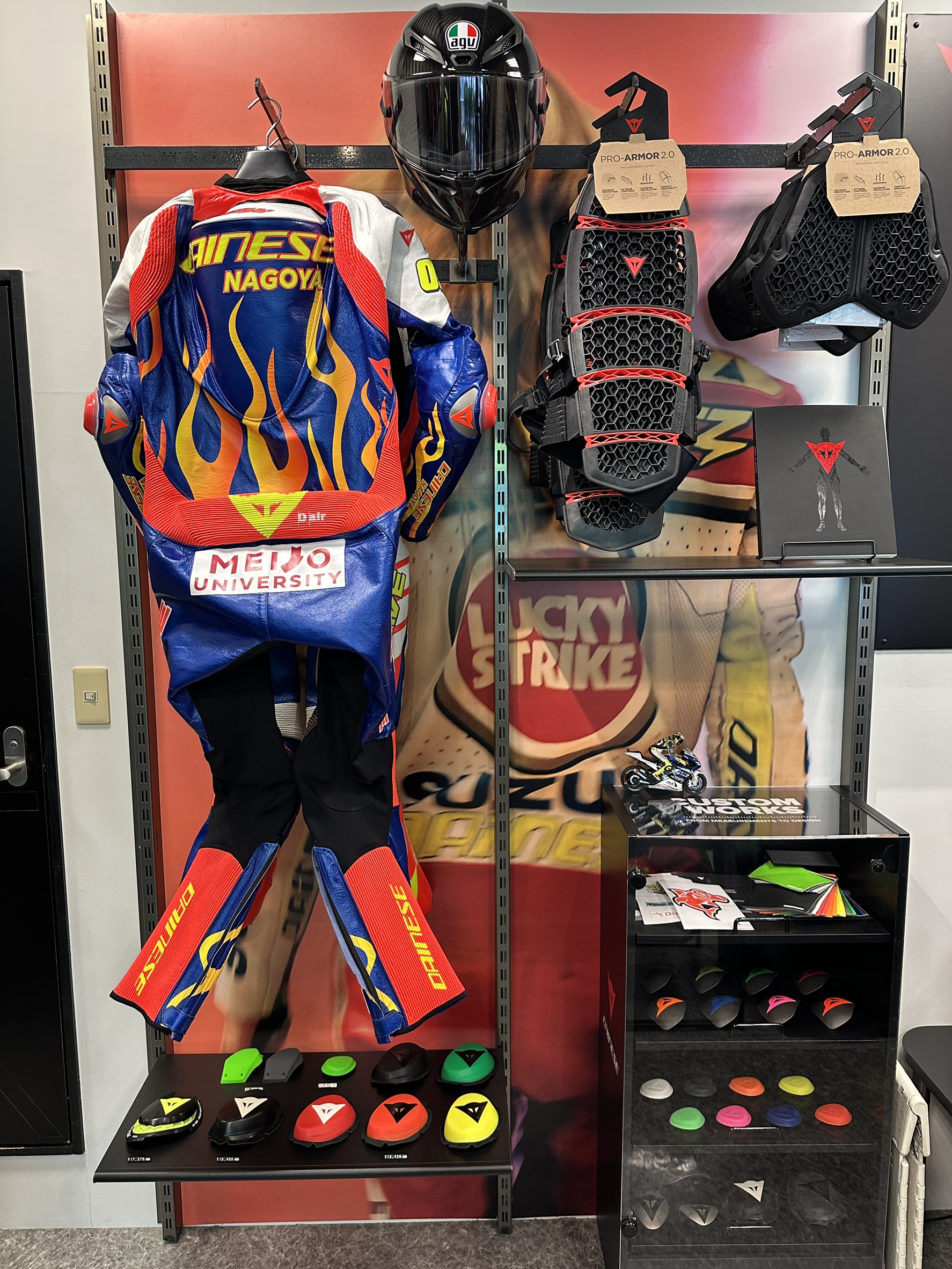 期間限定展示】ダイネーゼ史上最も先進的なレーシングスーツ「Demone