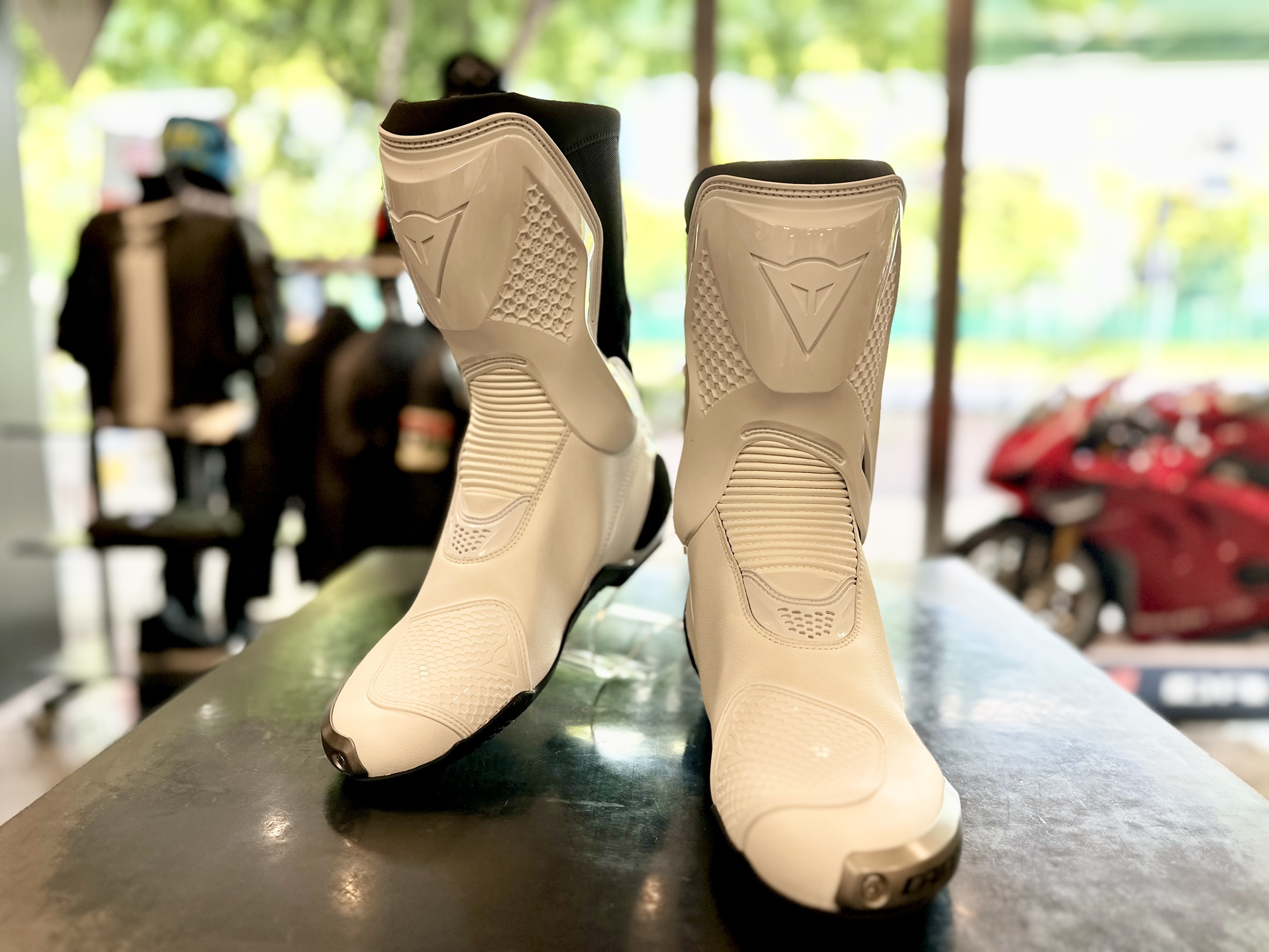 SPEED B1001 レーシングブーツ ホワイト EU43（27cm） 新色入荷】TORQUE 4 BOOTS ホワイトカラーが入荷しました