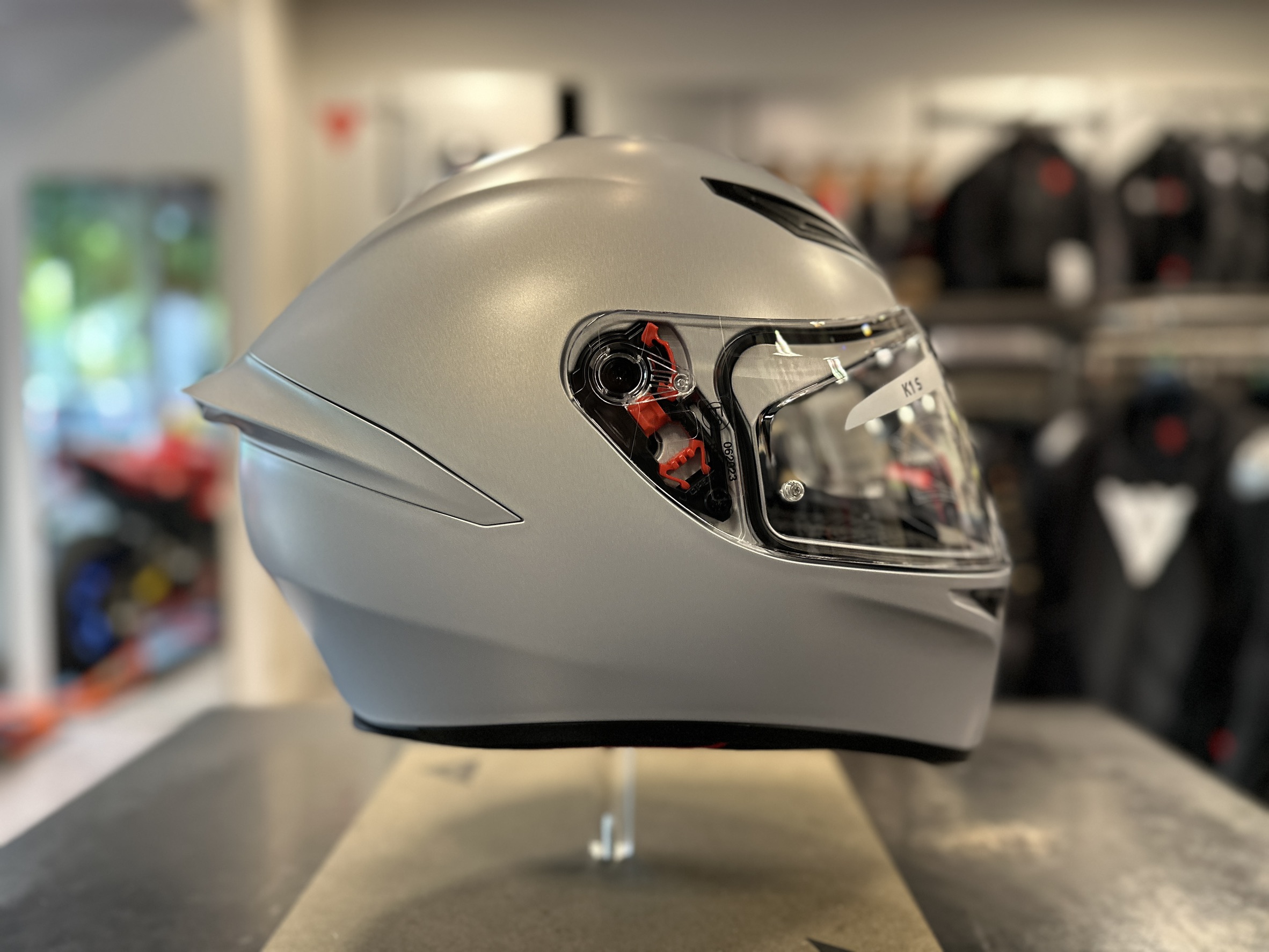 入荷情報】AGV K1 S 日本別注カラー “PRISMA SILVER” が入荷しました